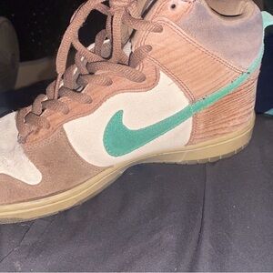 Nike sb shoes brown